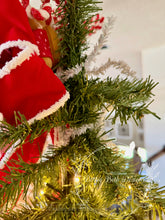 Load image into Gallery viewer, Classic Gingerbread Family Christmas Tree Topper