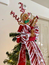Load image into Gallery viewer, Classic Gingerbread Family Christmas Tree Topper
