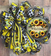 Load and play video in Gallery viewer, Sunflower Welcome Wreath with Black and White Buffalo Check, Yellow Ribbon Bow, Rustic Farmhouse Front Door Decor
